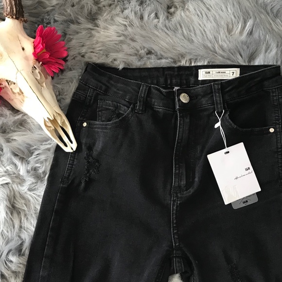 HiGh WaIsTeD BlAcK DiStReSsEd JeAnS - Picture 5 of 5